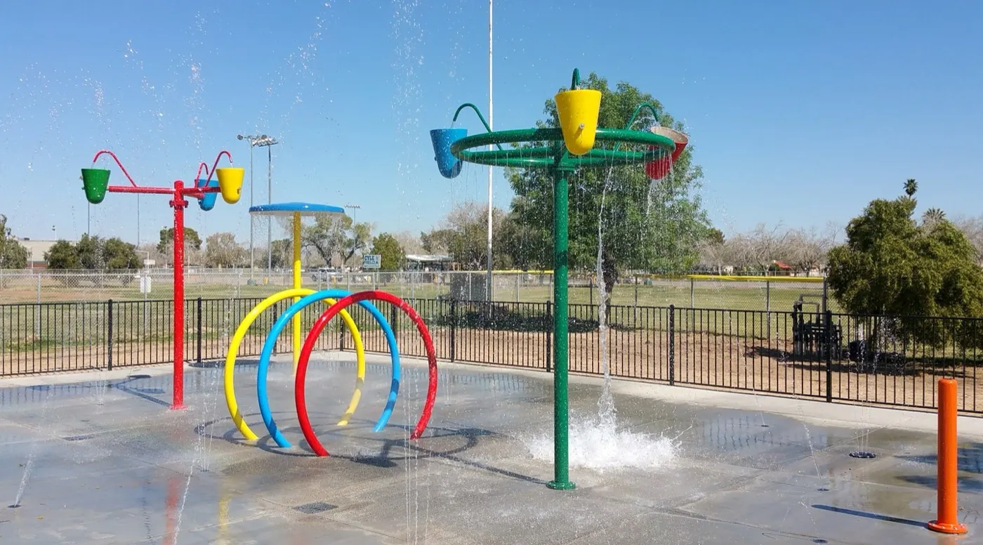 Splash pad with tipping buckets, water loops and ground jets running